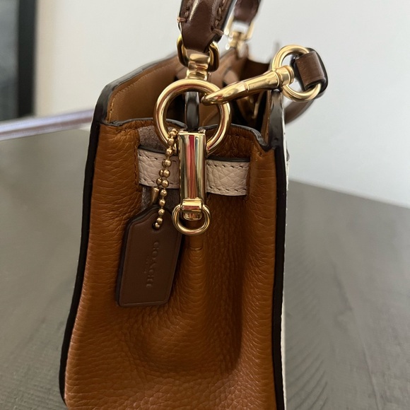 Coach Cream Pebbled Leather Crossbody with Brown Strap !!LIKE NEW! - Picture 9 of 9